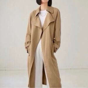 🆕 NWT Babaton Lawson trench coat in tawny